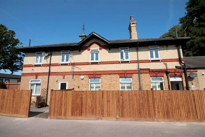 1 Bedroom Flat To Rent In The Coach House, Riverhill, KT4