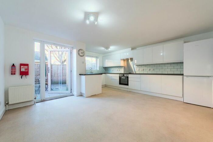 4 Bedroom Semi-Detached House To Rent In Aristotle Road, Clapham, SW4