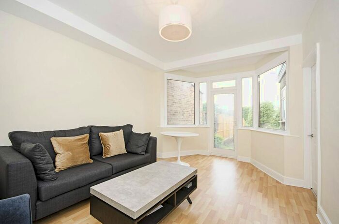 1 Bedroom Flat To Rent In Dehar Crescent, Hendon, London, NW9