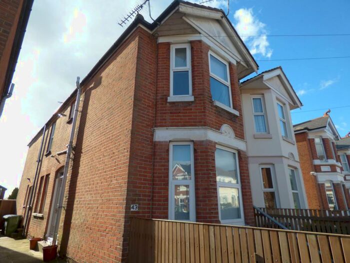 2 Bedroom Maisonette To Rent In Norfolk Road, Southampton, SO15