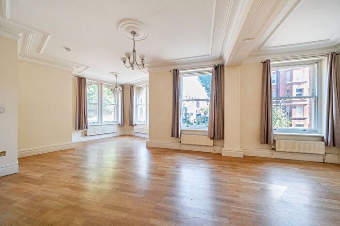 4 Bedroom Flat For Sale In West Hampstead, Finchley Road, London, NW3