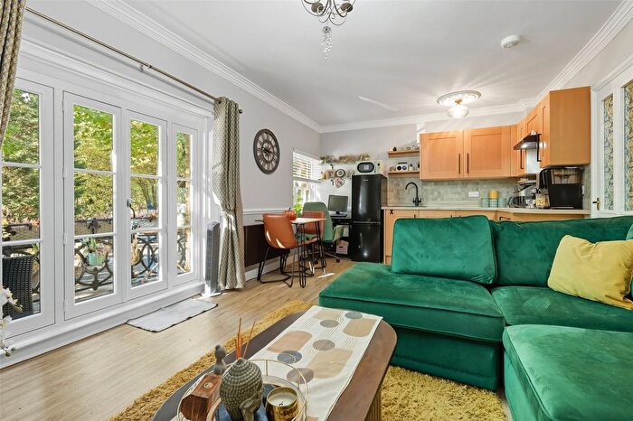 1 Bedroom Flat For Sale In Cambridge Court, Cambridge Road, Southend-On-Sea, Essex, SS1