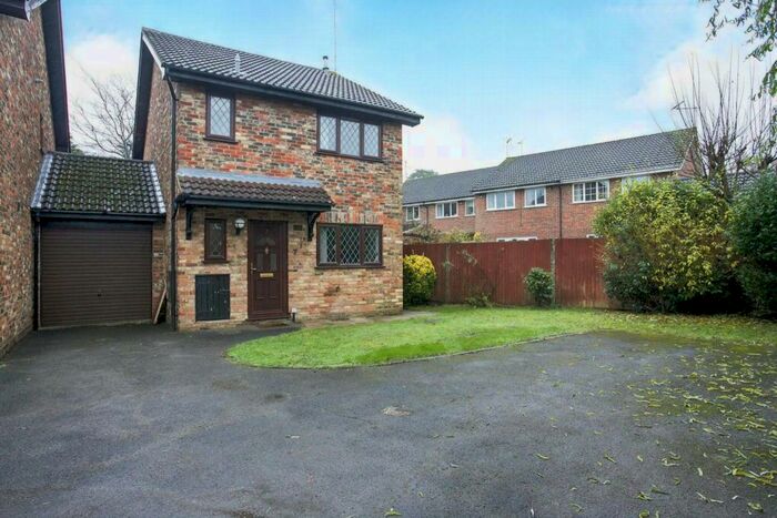 3 Bedroom Link Detached House To Rent In Emery Down Close, Martins Heron, Bracknell, RG12