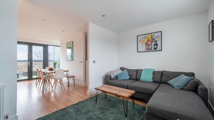 2 Bedroom Maisonette For Sale In Parade Gardens, London, E4