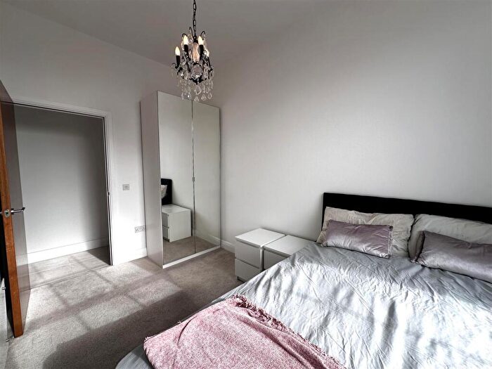 2 Bedroom Apartment To Rent In Mount Stuart Square, Cardiff, CF10