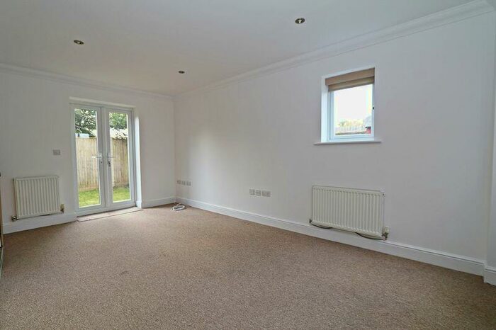 1 Bedroom Semi-Detached House To Rent In Paxton Road, Fareham, PO14