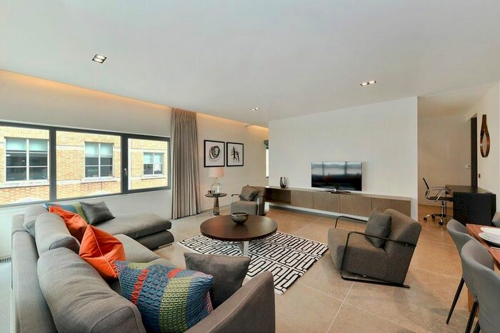 3 Bedroom Flat To Rent In Babmaes Street, St James SW1Y