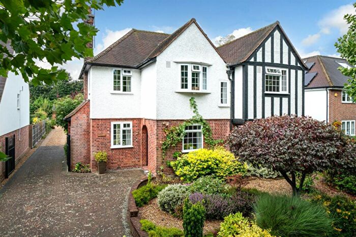 4 Bedroom Detached House For Sale In New Barnes Avenue, St. Albans, AL1