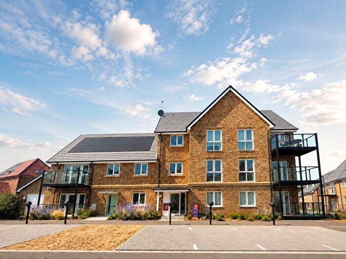 2 Bedroom Flat To Rent In Lister Road, Ascot, Berkshire, SL5