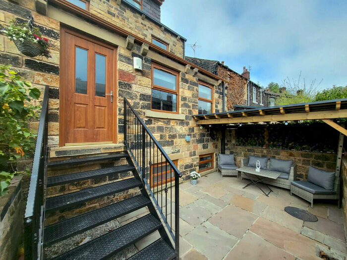 5 Bedroom Semi-Detached House To Rent In Summit, Littleborough, OL15