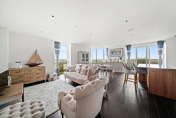 3 Bedroom Flat For Sale In Skyline Apartments, Devan Grove, London, N4