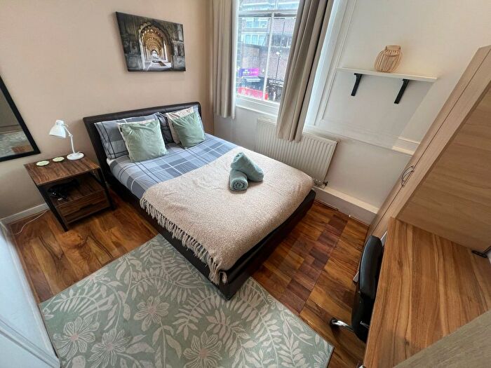 2 Bedroom Flat To Rent In Goswell Road, Barbican, EC1V