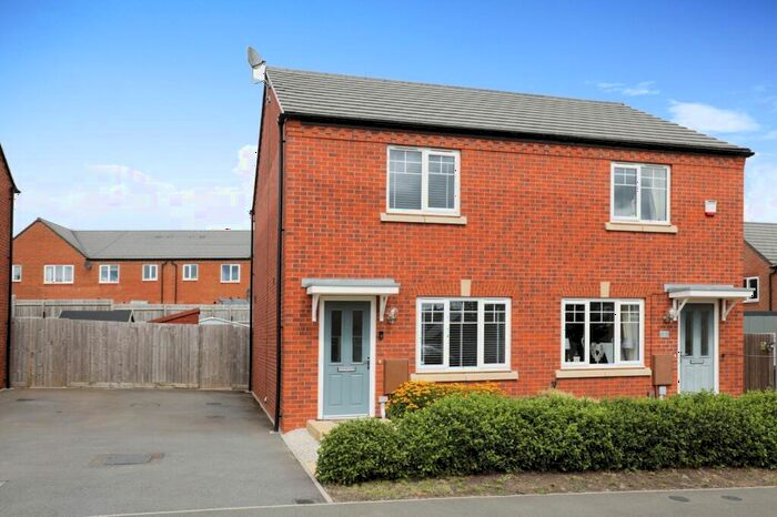 2 Bedroom House To Rent In Hopkins Road, Warwick, CV34