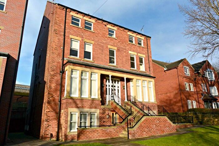 2 Bedroom Apartment To Rent In Broomfield Crescent, Leeds, West Yorkshire, LS6