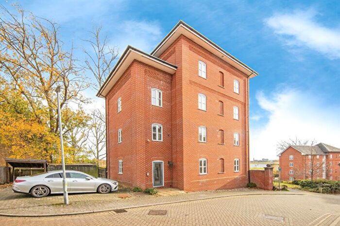 2 Bedroom Apartment For Sale In Groves Close, Colchester, CO4
