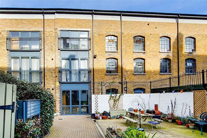 1 Bedroom Flat To Rent In Theatre Place, A New Cross Road, London, SE14