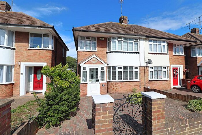 3 Bedroom Semi-Detached House For Sale In Tufton Road, Rainham, ME8
