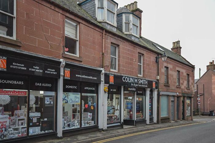 3 Bedroom Flat To Rent In Glengate, Kirriemuir, Angus, DD8