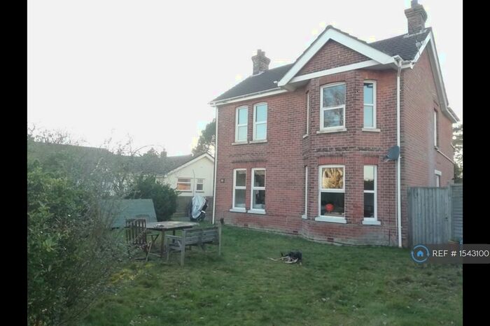 2 Bedroom Flat To Rent In Branksome, Poole, BH12