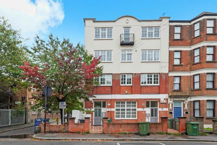 2 Bedroom Flat To Rent In Brighton Terrace, London, SW9