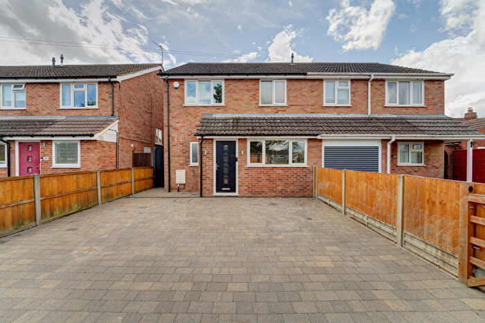 3 Bedroom Semi-Detached House For Sale In Station Road, Bedford, MK43