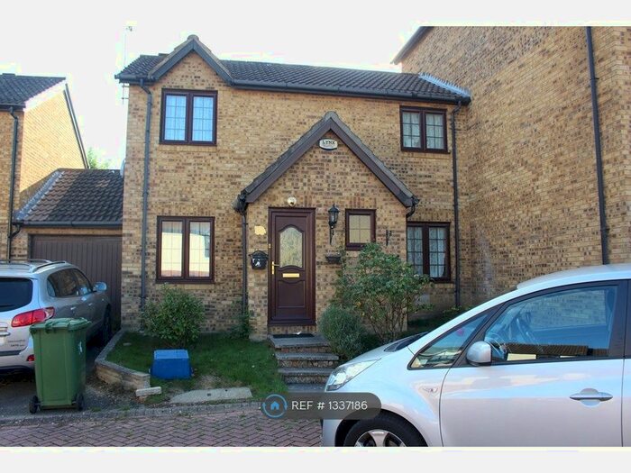 3 Bedroom Semi-Detached House To Rent In Vienna Grove, Milton Keynes, MK13