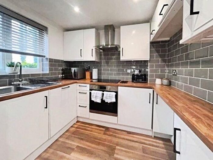 2 Bedroom Flat To Rent In Gould Close, Newbury, RG14