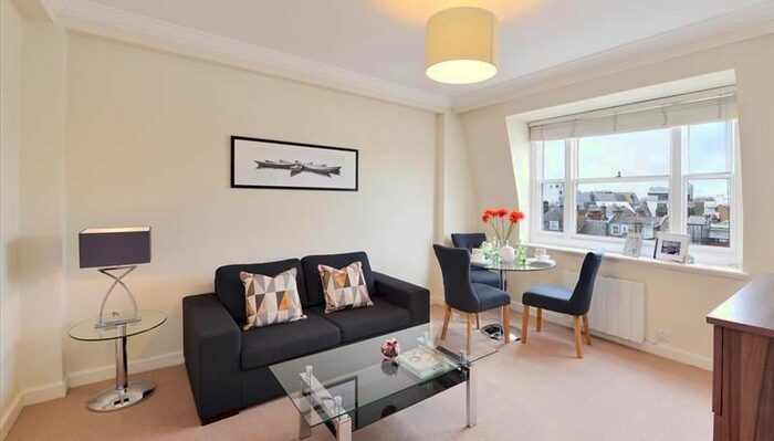2 Bedroom Flat To Rent In Hill Street, Mayfair, London, W1J