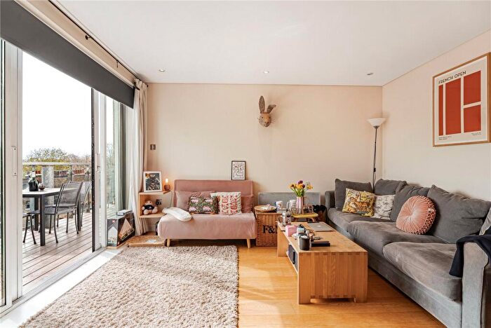 1 Bedroom Apartment For Sale In Owen Street, London, EC1V
