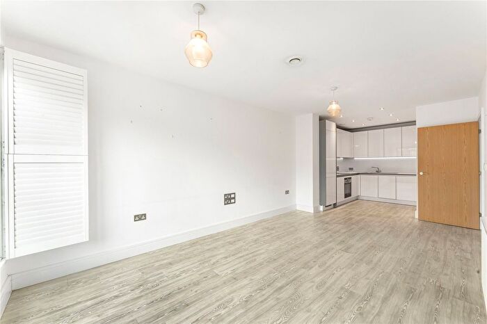 1 Bedroom Flat To Rent In Boleyn Road, London, N16