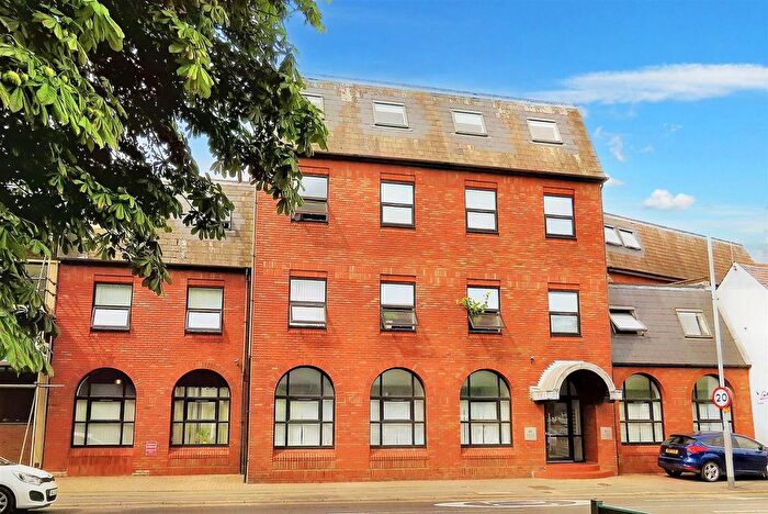 1 Bedroom Flat To Rent In Icknield House, West Street, Dunstable, Beds, LU6
