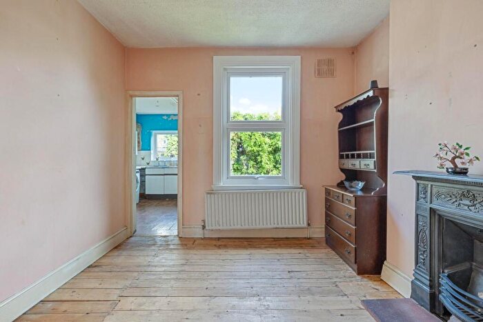 2 Bedroom Flat For Sale In Adamsrill Road, London, SE26