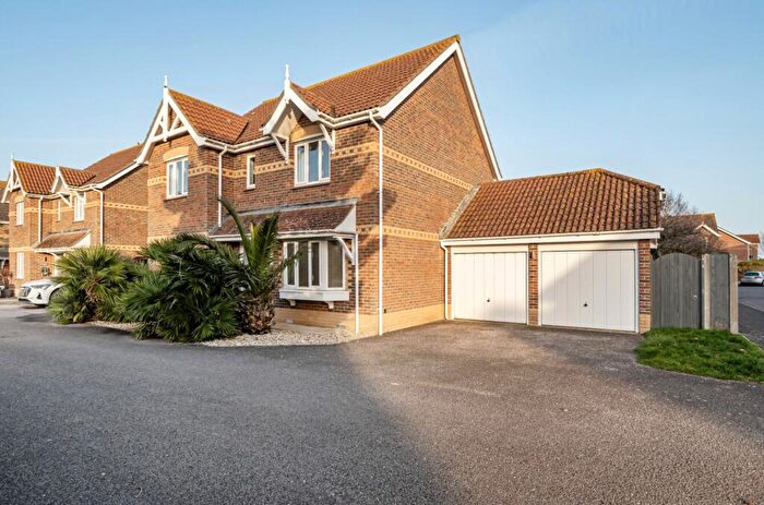 4 Bedroom Detached House For Sale In Beacon Drive, Selsey, PO20