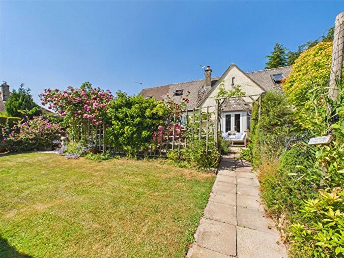4 Bedroom Bungalow For Sale In Cirencester Road, Minchinhampton, Stroud, Gloucestershire, GL6