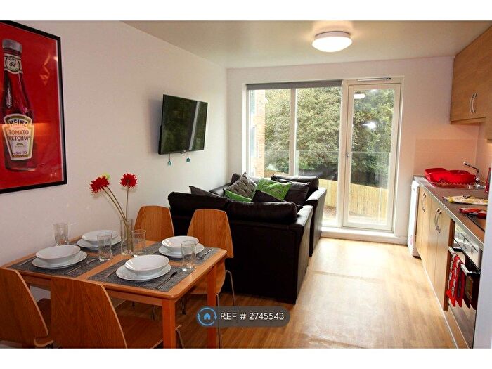 4 Bedroom Flat To Rent In Columbia Lodge, Southampton, SO16