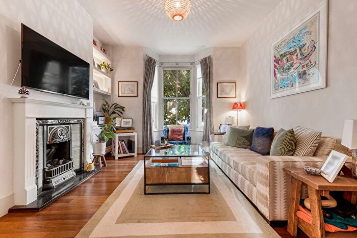 3 Bedroom Flat For Sale In Melina Road, Cathnor Park, Shepherd's Bush, W12