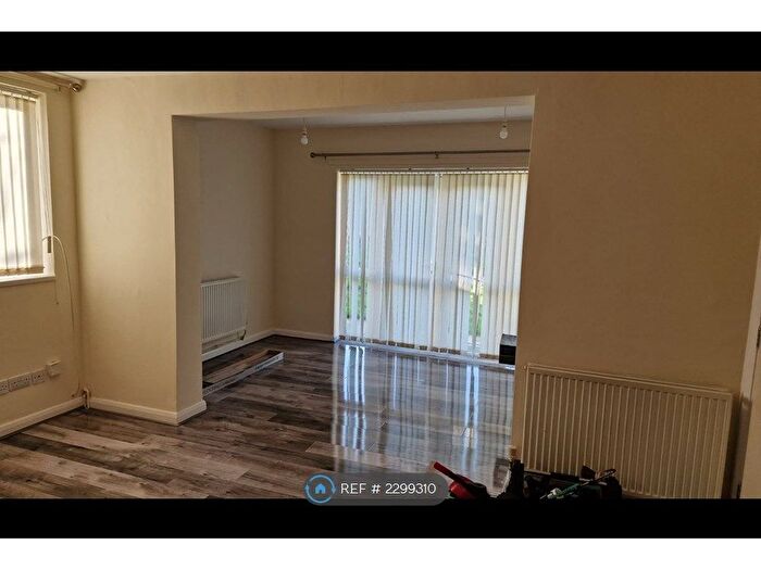 3 Bedroom Semi-Detached House To Rent In Old Rectory Drive, Hatfield, AL10