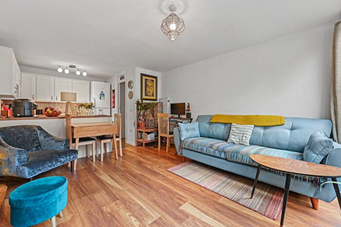 1 Bedroom Flat For Sale In Victoria Road, Ruislip, HA4