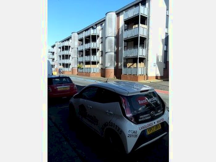 2 Bedroom Flat To Rent In Trades Lane, Dundee, DD1