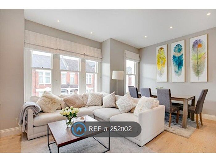 3 Bedroom Flat To Rent In Hazelbourne Road, London, SW12