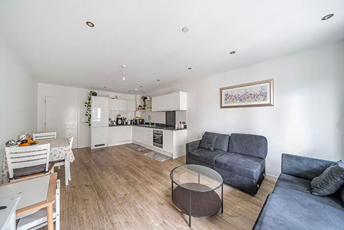 2 Bedroom Flat For Sale In Westmoreland Road, , Edgware, London, NW9