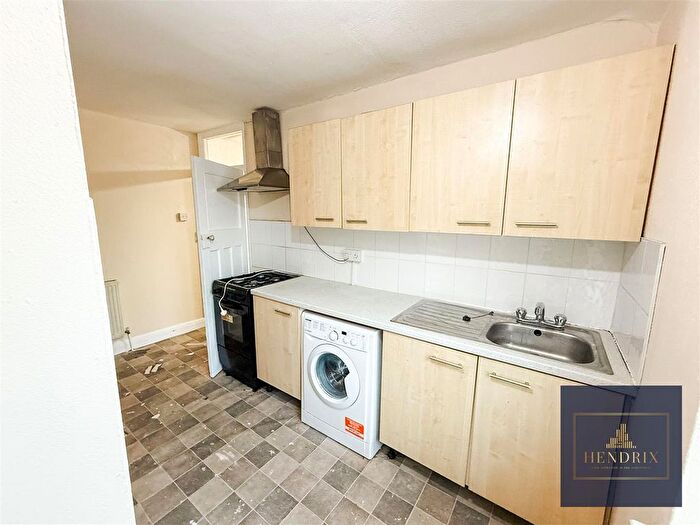 1 Bedroom Flat To Rent In Dagenham Road, Dagenham, RM10