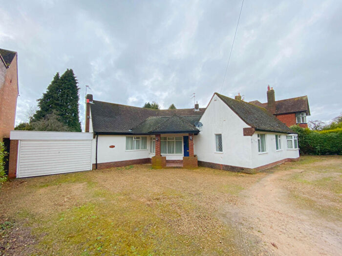 4 Bedroom Bungalow To Rent In Pedmore Hall Lane, Stourbridge, West Midlands, DY9