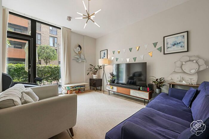 3 Bedroom Flat For Sale In Leyton Road, Stratford, E15