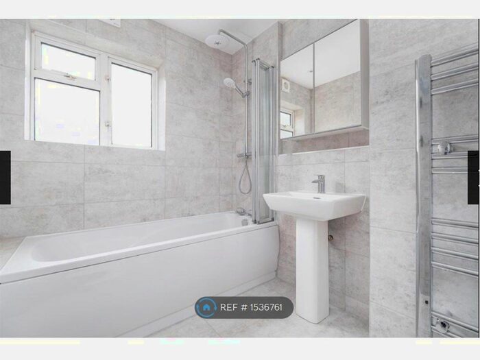 2 Bedroom Maisonette To Rent In Cherry Orchard, West Drayton, UB7