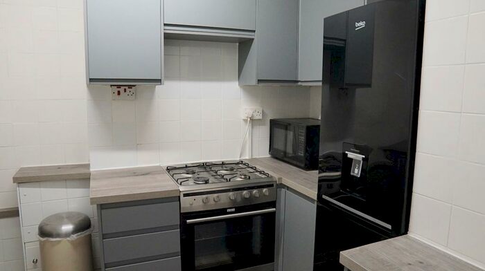 3 Bedroom Flat To Rent In Phipps Bridge Road, Mitcham, Surrey, CR4