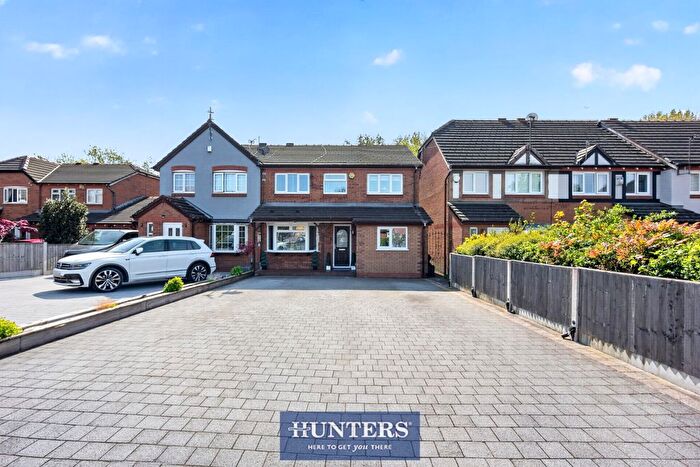 3 Bedroom Property For Sale In Southfield Close, Dukinfield, SK16
