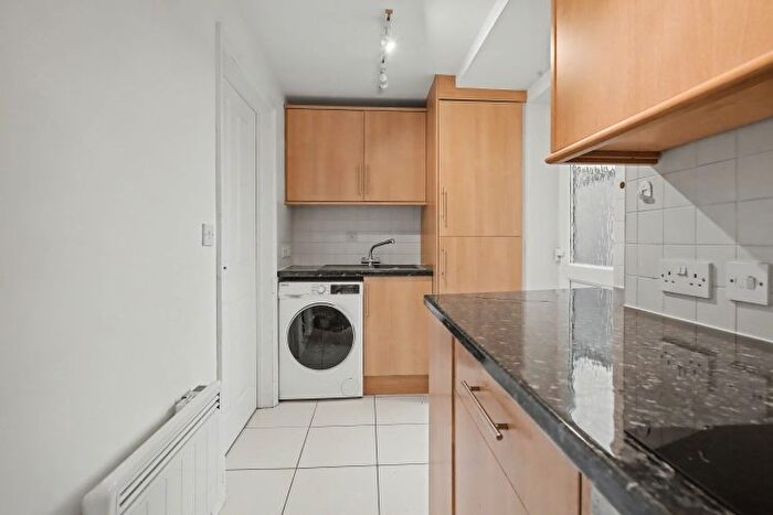1 Bedroom Flat To Rent In Brighthampton, Witney, OX29
