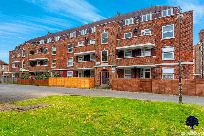 2 Bedroom Flat To Rent In Hatfield Mead, Morden, SM4