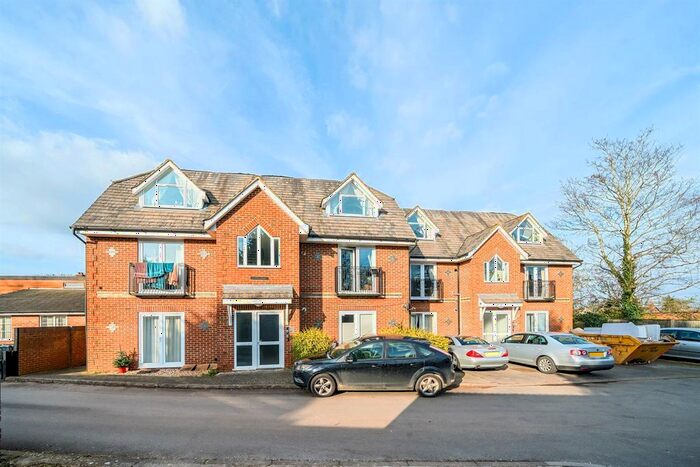 2 Bedroom Flat To Rent In Greengates, Lundy Lane, Reading, RG30